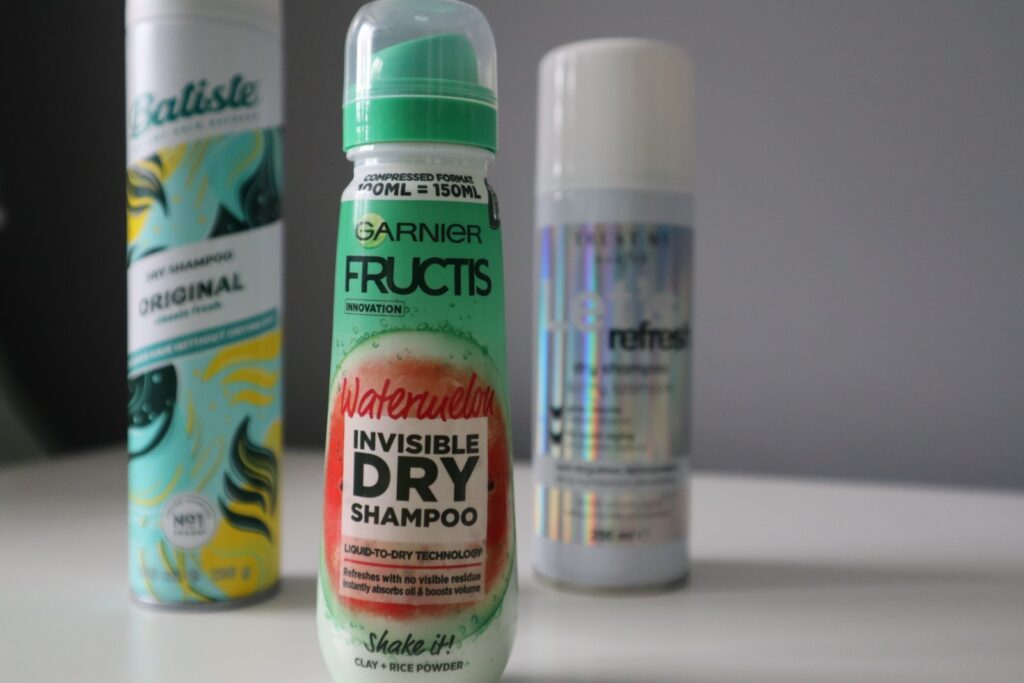 Suchy szampon Garnier Fructis, w tle Batiste oraz Trust My SIster