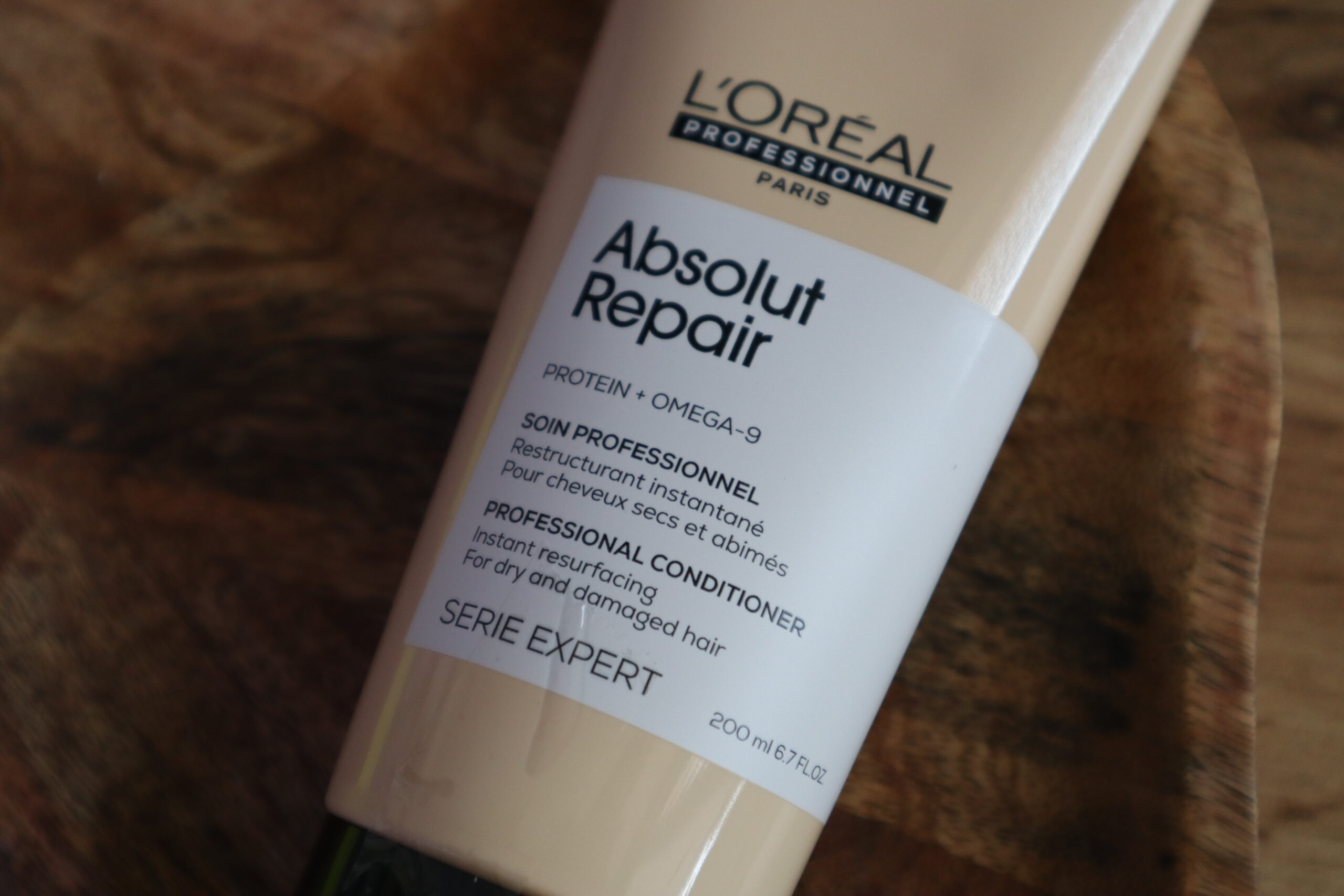Odżywka do włosów L'Oréal Professionnel Absolut Repair na brązowej podkładce