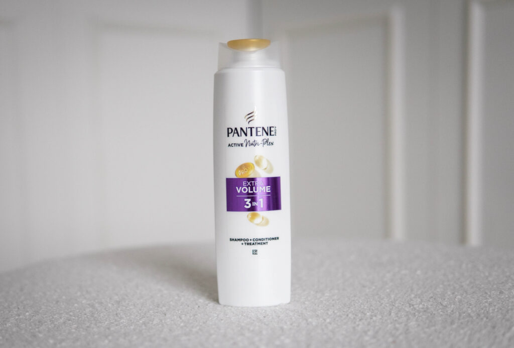 Butelka szamponu Pantene Pro-V Extra Volume