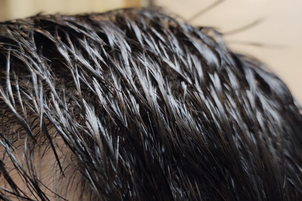 Reuzel Grooming Tonic na krótkich, męskich włosach