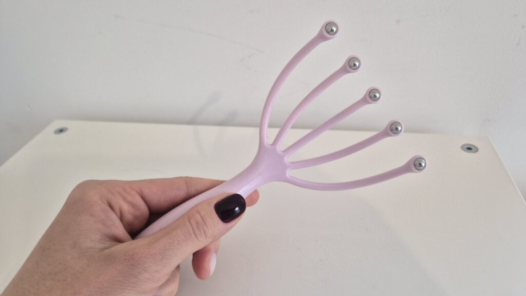 Masażer palczasty do skóry głowy