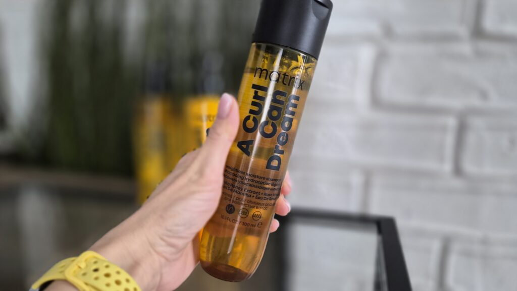 szampon Matrix A Curl Can Dream do włosów falowanych i kręconych