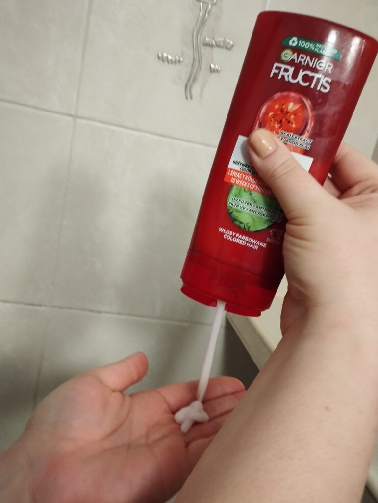 Aplikacja odżywki do włosów farbowanych Garnier Gructis Color Resist