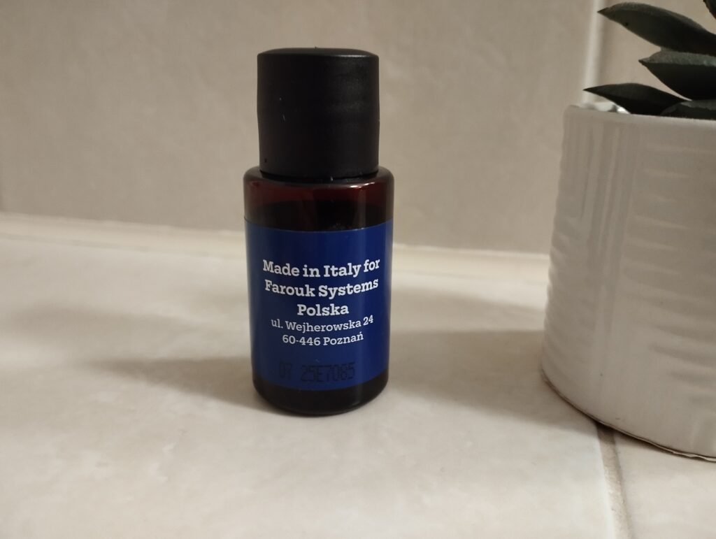 Tył buteleczki silikonowego serum z jedwabiem, witaminą A, koenzymem Q10 i filtrem UV Bioelixire