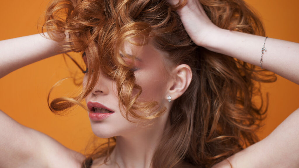 Wypielęgnowane rude loki