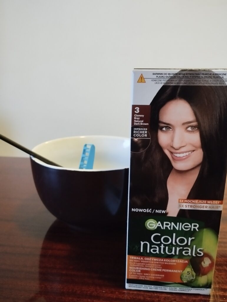 Opakowanie farby do koloryzacji siwych włosów Garnier Color Naturals No.3