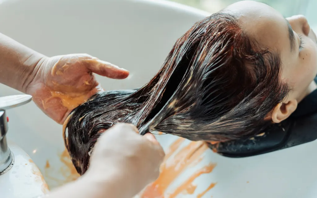 Szampon koloryzujący daje nietrwały efekt