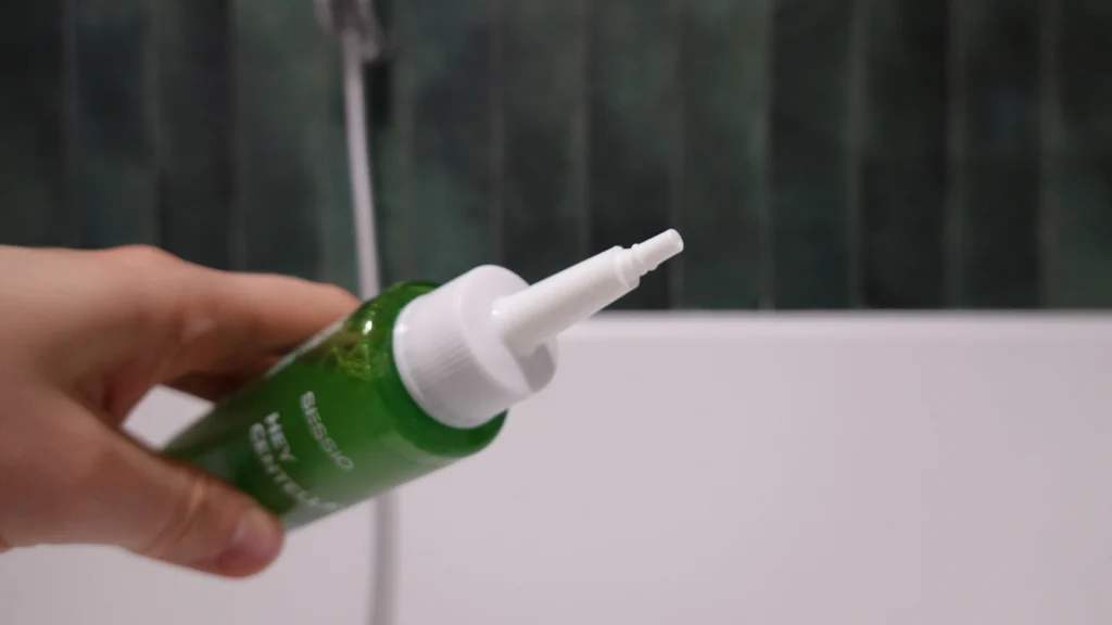 Sessio Hey Centella!łagodny kwasowy peeling do skóry głowy z Centellą i Inuliną - aplikator do nakładania na głowę