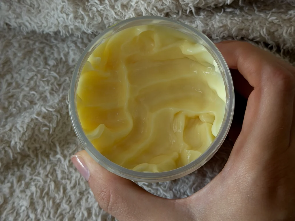 Kremowa konsystencja odżywki do włosów FLK Deep Nutrition
